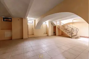 Apartament de vânzare la casă, 90 mp utili-Ultracentral Arad - imagine 2