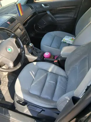 Proprietar Octavia diesel model ediție 100 euro 4 - imagine 7