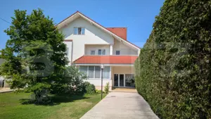 Vilă de lux de vanzare, 15 camere, 550 mp, zona Micro 6, comision 0%
