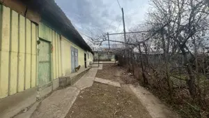 Vând casă cu curte în Cărăpcești, com. Corod, jud. Galați