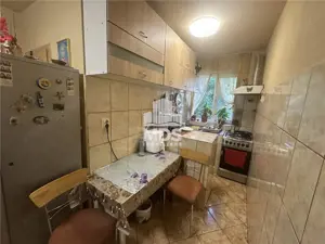 Apartament cu 3 camere la etajul 3 aproape de Mall