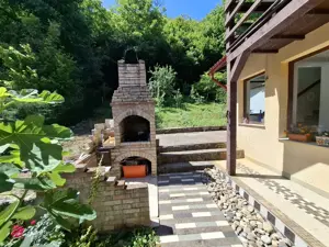 Str. Valea Rosie   proprietate compusa din 2 imobile, casa P+M si una pe parter - imagine 3