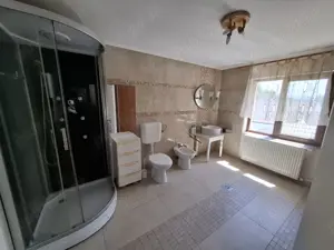 Str. Valea Rosie   proprietate compusa din 2 imobile, casa P+M si una pe parter - imagine 9