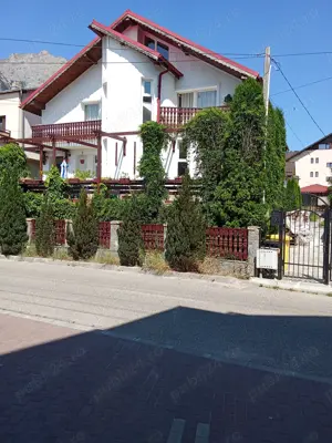  vilă+casa cu etaj  pozitie ultracentral ,la 275000e  .