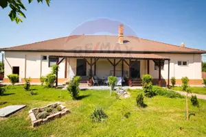 Casă cu 3 apartamente, piscină și 1000 mp teren, vânzare/schimb Turnu