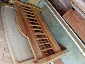 Vând două paturi lemn masiv 