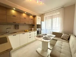 Inchiriez garsoniera spatioasa in zona Stefan cel Mare