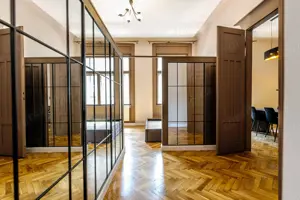 Apartament ULTRACENTRAL cu 3 camere, la cheie, renovat recent