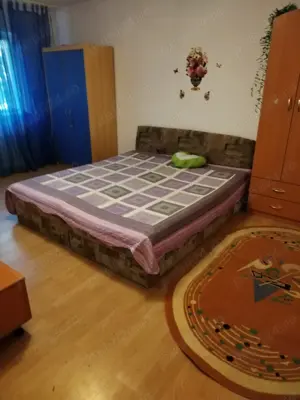 Închiriez apartament