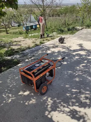 Vând  Generator curent  Cross X Tools   Germany, pe benzină monofazat !  P=3,85 kW   11A - imagine 3