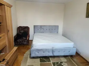 Garsoniera de inchiriat in zona Judetean