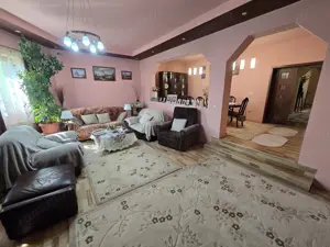 Casă Individuală cu 8 Camere și 4 Băi   de Vânzare în Ciarda Roșie - 375.000 Euro - imagine 3  Casă Individuală cu 8 Camere și 4 Băi   de Vânzare în Ciarda Roșie - 375.000 Euro - imagine 3