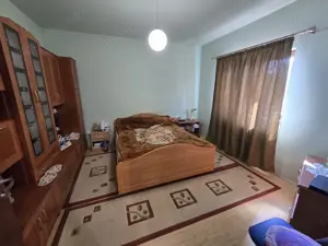 Casă Individuală cu 8 Camere și 4 Băi   de Vânzare în Ciarda Roșie - 375.000 Euro - imagine 5  Casă Individuală cu 8 Camere și 4 Băi   de Vânzare în Ciarda Roșie - 375.000 Euro - imagine 5