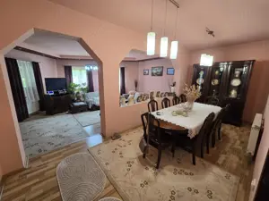 Casă Individuală cu 8 Camere și 4 Băi   de Vânzare în Ciarda Roșie - 375.000 Euro - imagine 4  Casă Individuală cu 8 Camere și 4 Băi   de Vânzare în Ciarda Roșie - 375.000 Euro - imagine 4
