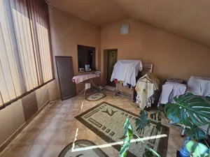 Casă Individuală cu 8 Camere și 4 Băi   de Vânzare în Ciarda Roșie - 375.000 Euro - imagine 9  Casă Individuală cu 8 Camere și 4 Băi   de Vânzare în Ciarda Roșie - 375.000 Euro - imagine 9