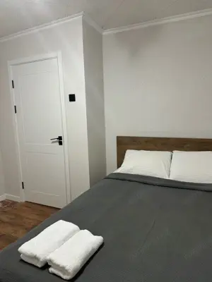 Se ofera spre inchiriere garsoniera in zona Gorjului - imagine 3 Se ofera spre inchiriere garsoniera in zona Gorjului - imagine 3