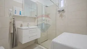 Casă falnică, curte individuală, langă Piața Unirii, în inima Scheilor - imagine 14