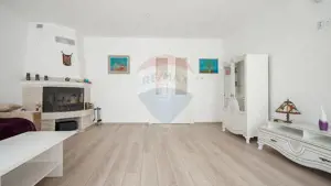 Casă falnică, curte individuală, langă Piața Unirii, în inima Scheilor - imagine 3