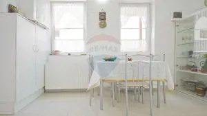 Casă falnică, curte individuală, langă Piața Unirii, în inima Scheilor - imagine 5