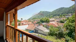 Casă falnică, curte individuală, langă Piața Unirii, în inima Scheilor - imagine 12