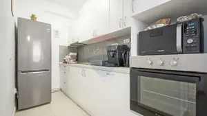 Casă falnică, curte individuală, langă Piața Unirii, în inima Scheilor - imagine 4