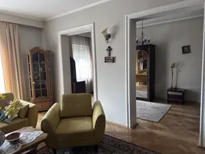 Persoana fizica vand 2 case la 5 minute de Teatru National - imagine 3