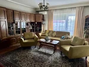 Persoana fizica vand 2 case la 5 minute de Teatru National - imagine 7