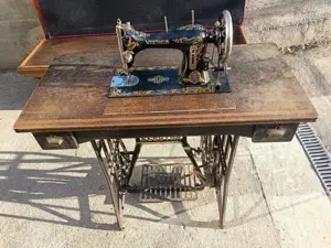 Mașina veche de cusut, marca Wertheim Frankfurth - imagine 2