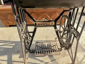 Mașina veche de cusut, marca Wertheim Frankfurth - imagine 5