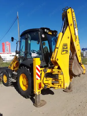 Vând buldoexcavator jcb 3cx