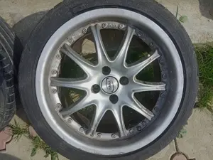 Vând roți aliaj pe 17 cauciucuri cu gardă joasa de vara