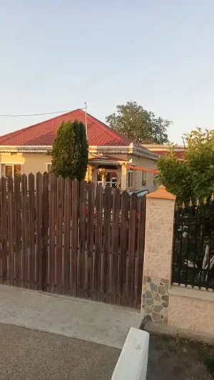 Vand casa din caramida + dependinte + teren 1500m2 in loc. Secuieni Noi, jud Neamt - imagine 2