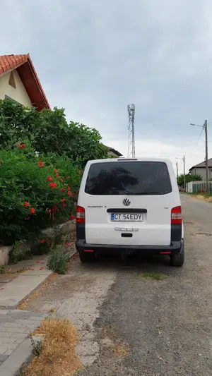 Volkswagen Transporter 2.0 TDI 8+1 locuri - imagine 4 Volkswagen Transporter 2.0 TDI 8+1 locuri - imagine 4