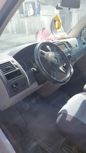 Volkswagen Transporter 2.0 TDI 8+1 locuri - imagine 3 Volkswagen Transporter 2.0 TDI 8+1 locuri - imagine 3