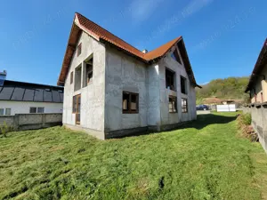 Casă cu teren 3500 mp la 11 km de Pitești  - imagine 10