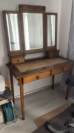 Secretaire din lemn mobila vintage de vânzare.