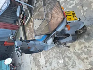 Vând moped PEUGEOT Lydix  - imagine 2 Vând moped PEUGEOT Lydix  - imagine 2