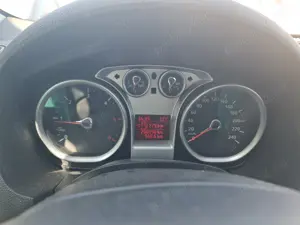 Kuga 2009 2.0L 4X4 - imagine 7