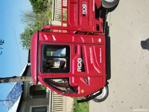 Triciclu electric basculabil cu cabină 