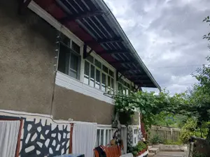  Casă cu teren generos de 1330 mp în Câmpeni, jud. Alba   ideală pentru familie sau casă de vacanță - imagine 4