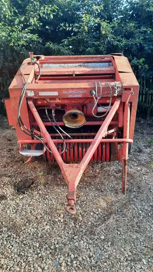 Vând balotiera BLANCHOT BL 220