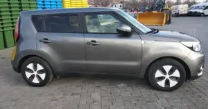 Kia soul ev full electrica automata 2018 piele trapa panoramica luxury plus incarcare rapida chademo - imagine 3 Kia soul ev full electrica automata 2018 piele trapa panoramica luxury plus incarcare rapida chademo - imagine 3