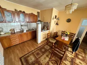 Vand sau schimb Casa P+Et+M -zona Piata Mare Str Bujorului - imagine 8