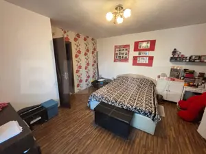 Apartament de vanzare, cu 3 camere, zona Micro 5  - imagine 2