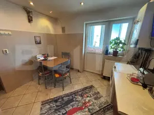 Apartament de vanzare, cu 3 camere, zona Micro 5  - imagine 3