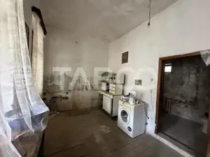 Casa cu potential de investitie in centrul satului 1540 mp teren  - imagine 11