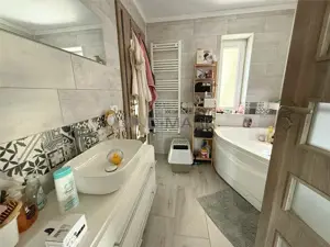 CASA individuala cu garaj, 5 camere, 3 bai Dumbravita zona lac Macilor - imagine 8