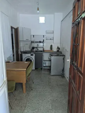 Vand casa la curte comuna - 2 camere, zona centrala - imagine 3
