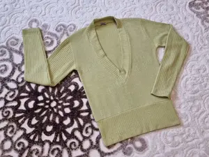 Bluza verde fistic marimea M, pulover decolteu in V - imagine 3