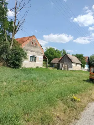 Teren cu construcții de vânzare - imagine 3